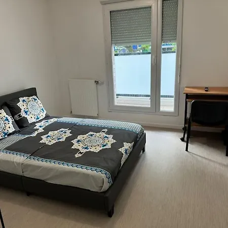 Proche De Paris Homestay *